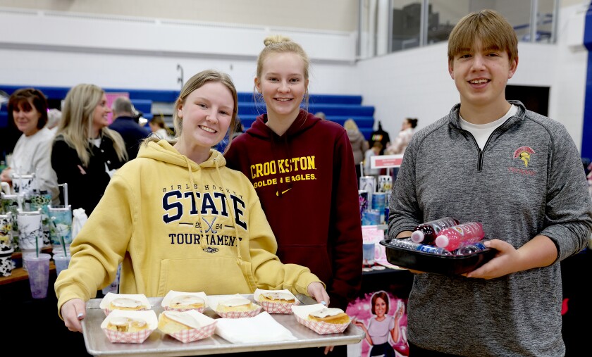 WHS golf team sells food