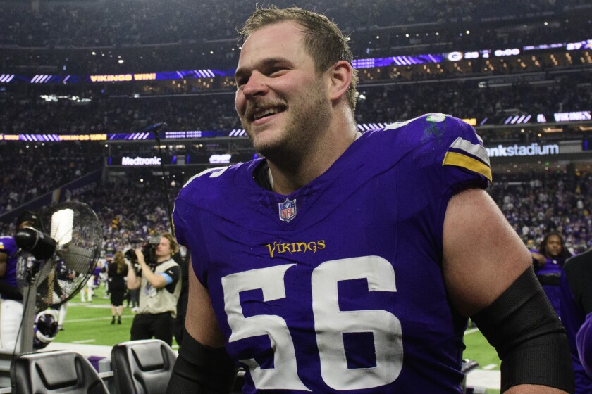 Vikings release center Garrett Bradbury amid offensive line overhaul -  InForum | Fargo, Moorhead and West Fargo news, weather and sports