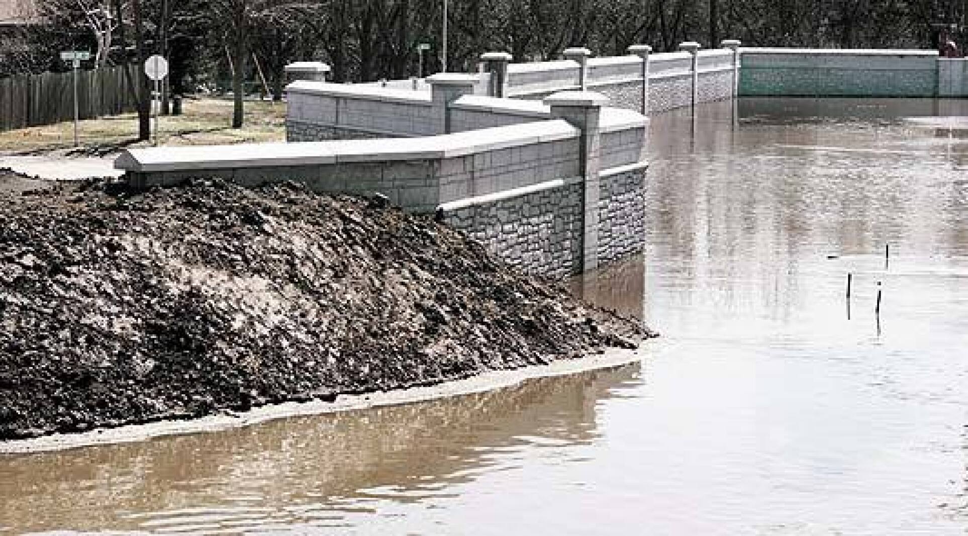 Here are the few gaps left in FargoMoorheads levees and floodwalls Here are the few gaps left in FargoMoorheads levees and floodwalls