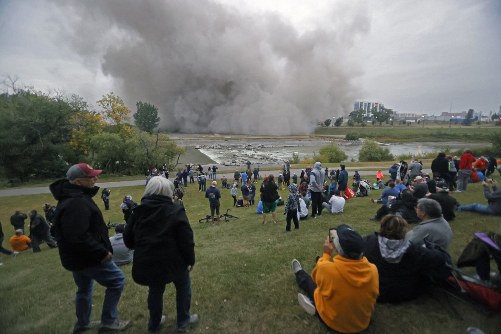 Lashkowitz High Rise demolished, dramatically erasing a fixture of ...