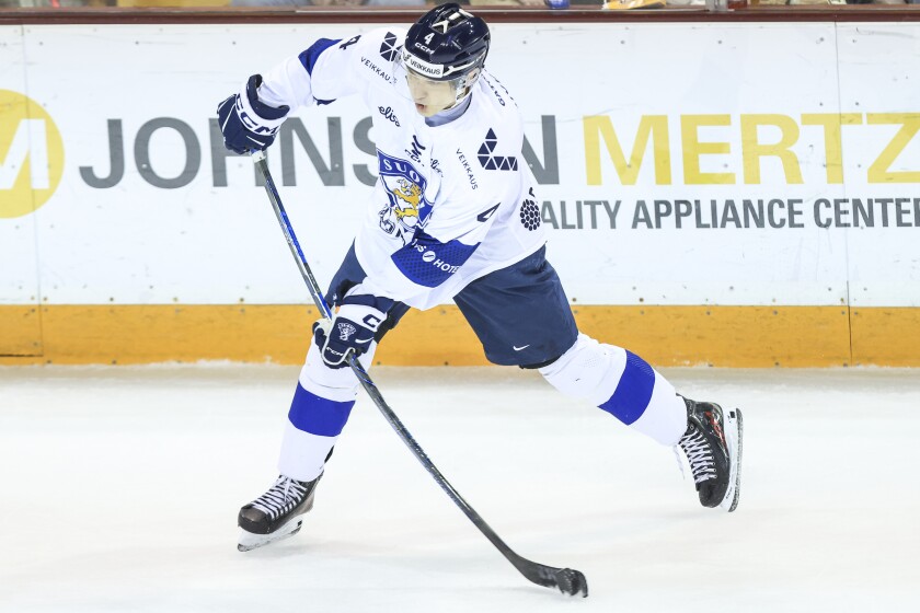 men play ice hockey