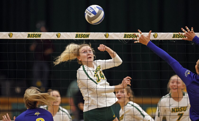 110222.S.FF.NDSUvolleyball