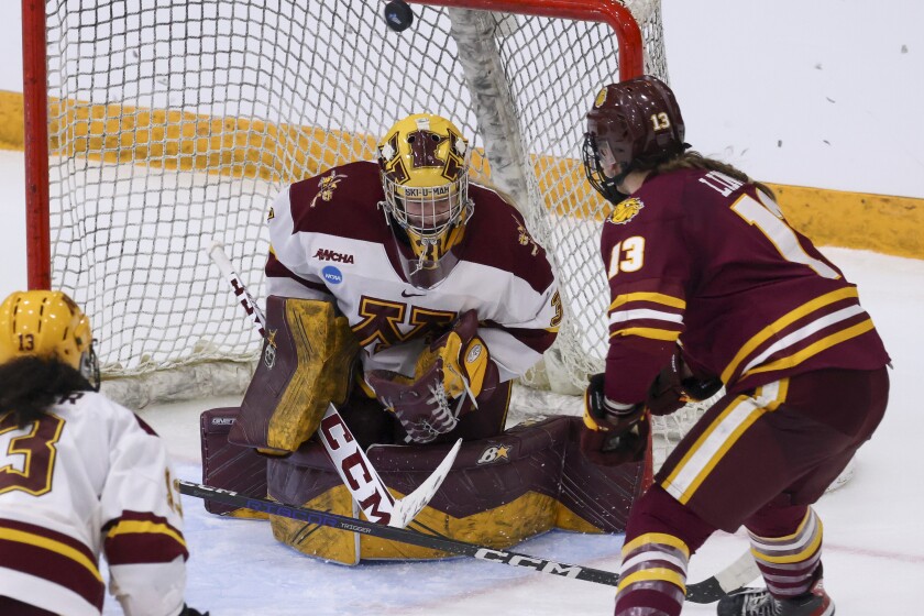 college women play ice hockey