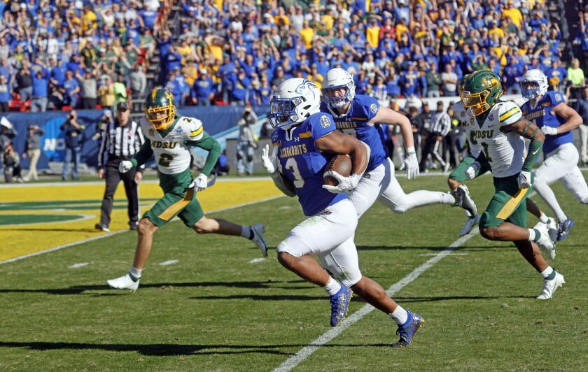 010923.S.FF.NDSUfootball