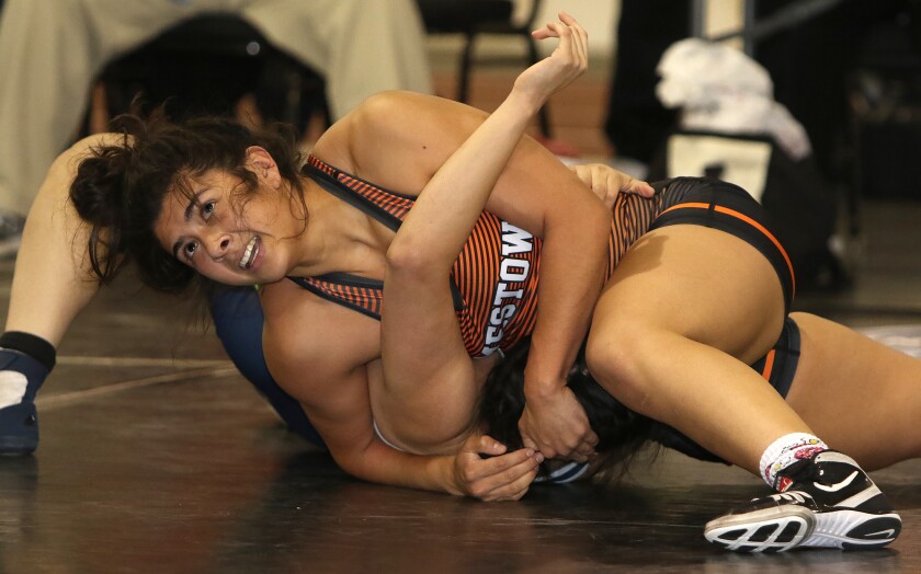 uj womens wrestling velasquez vs enriquez.jpg