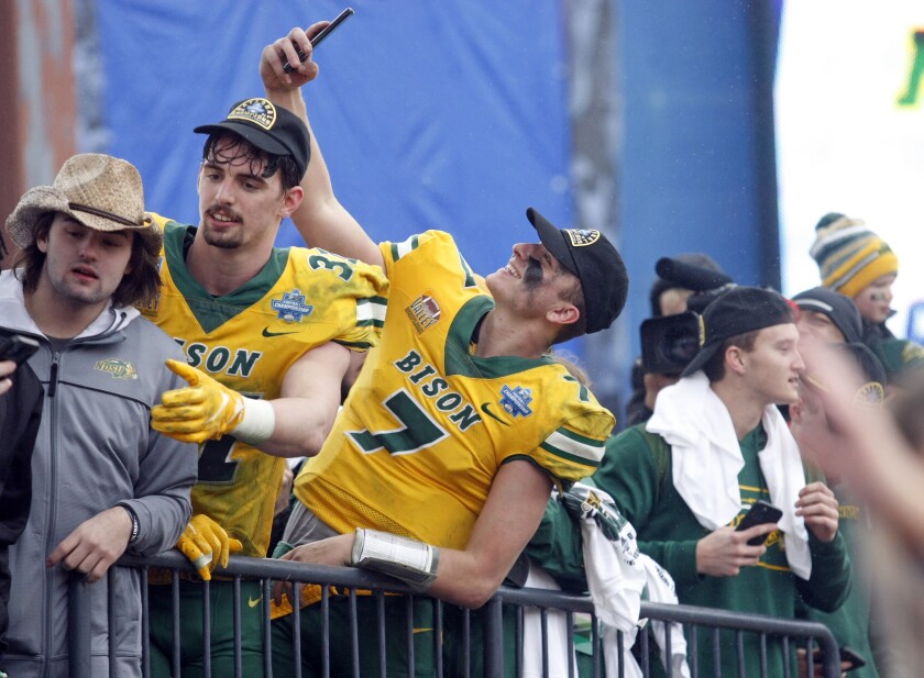 010922.S.FF.NDSUfootball