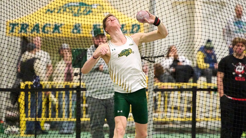 Zach McGlynn shotput.jpg
