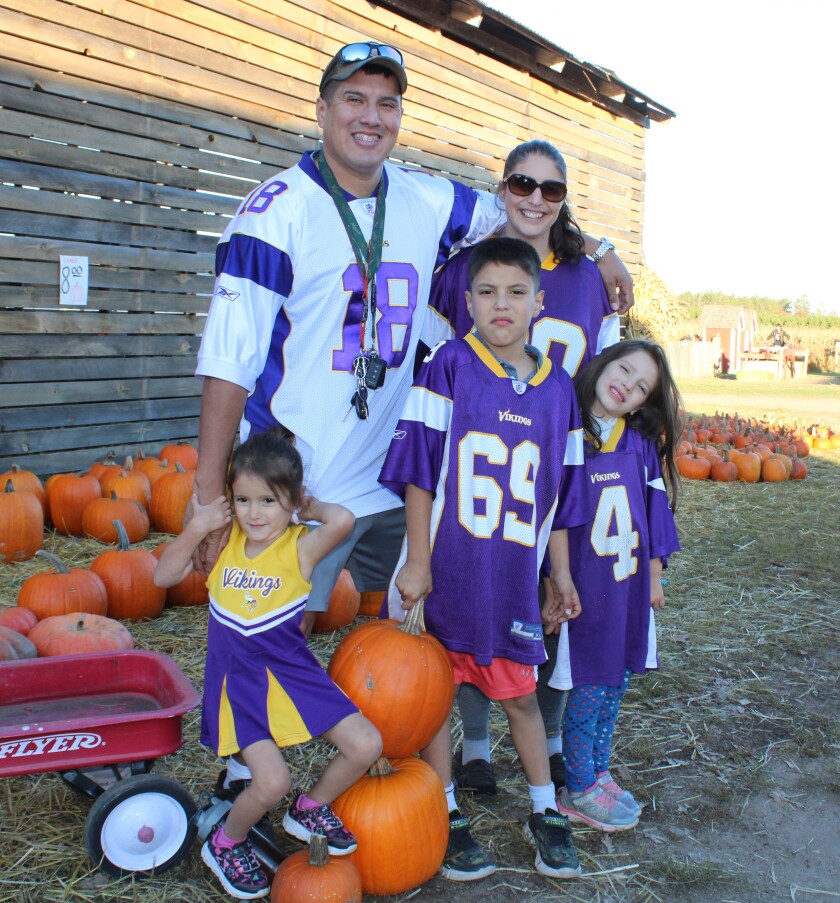 102021.N.PRE.VikingsFamilyPumpkins.jpg