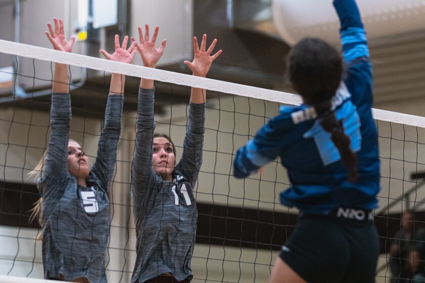 11-1-22PrepVolleyballHansonvsPlatte-Geddes-18.jpg
