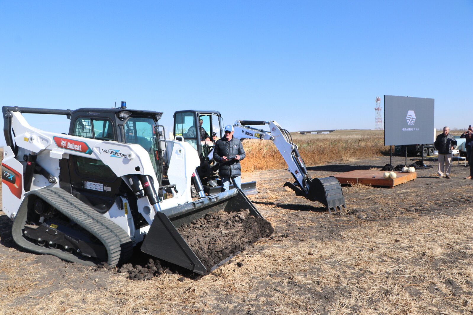 Minnesota opens $6.6 million grant for electric farm equipment