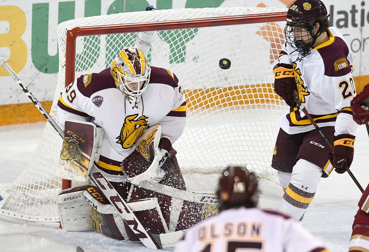 UMD men's hockey: Bulldogs lose third straight, dropped 5-0 ...