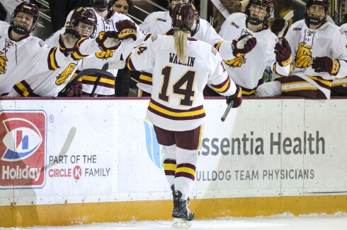college women play ice hockey