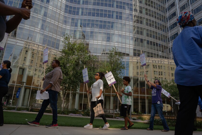 Food Service Workers Picket