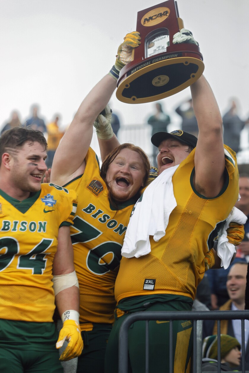 010922.S.FF.NDSUfootball