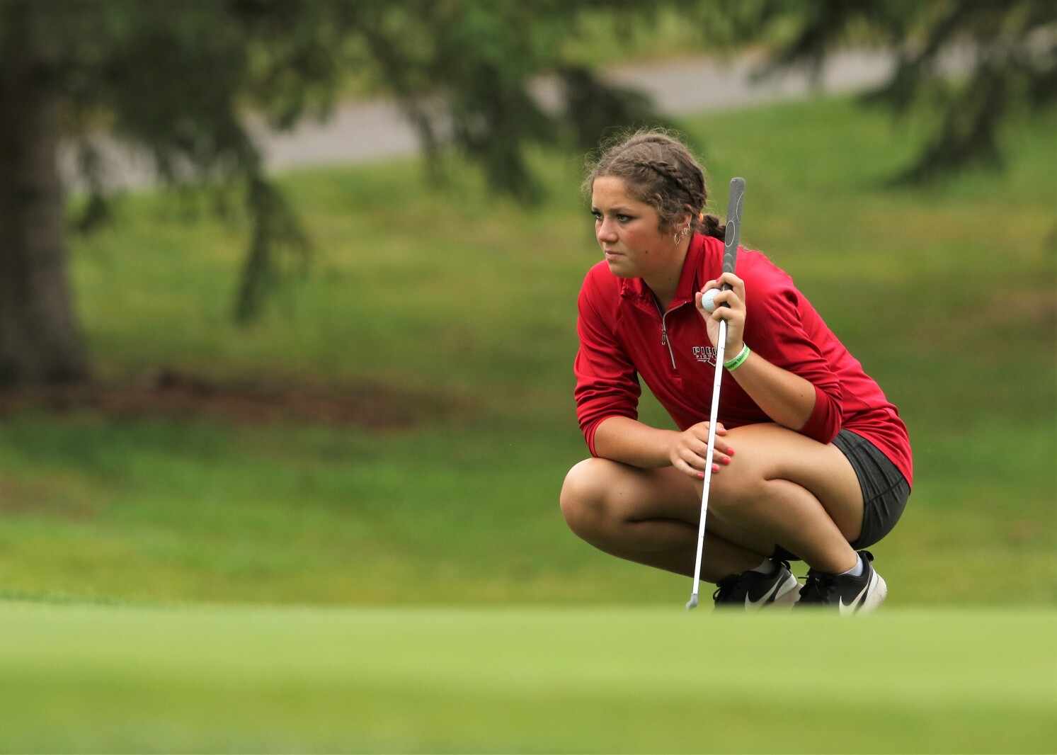 A golfer reads the green