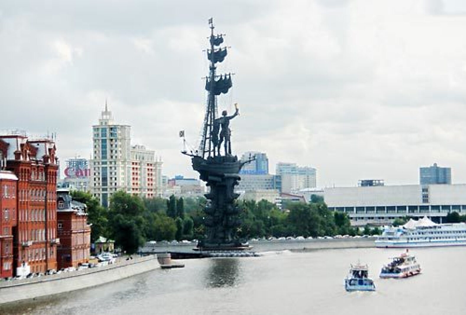 Soviet Rendezvous Russian rendezvous reveals roundabout revelation - Alexandria Echo ...