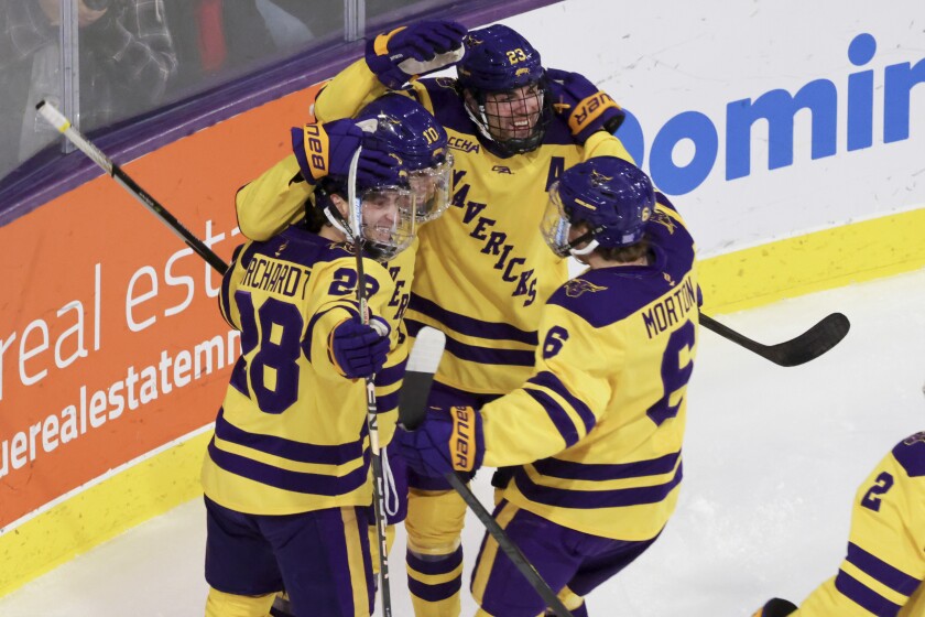 men's hockey players