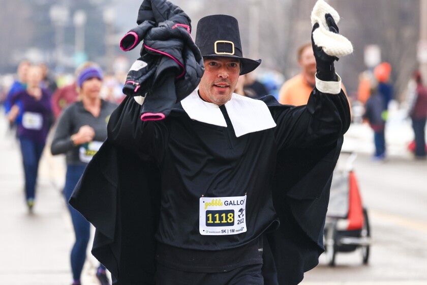 people running road race in Thankgiving themed clothing