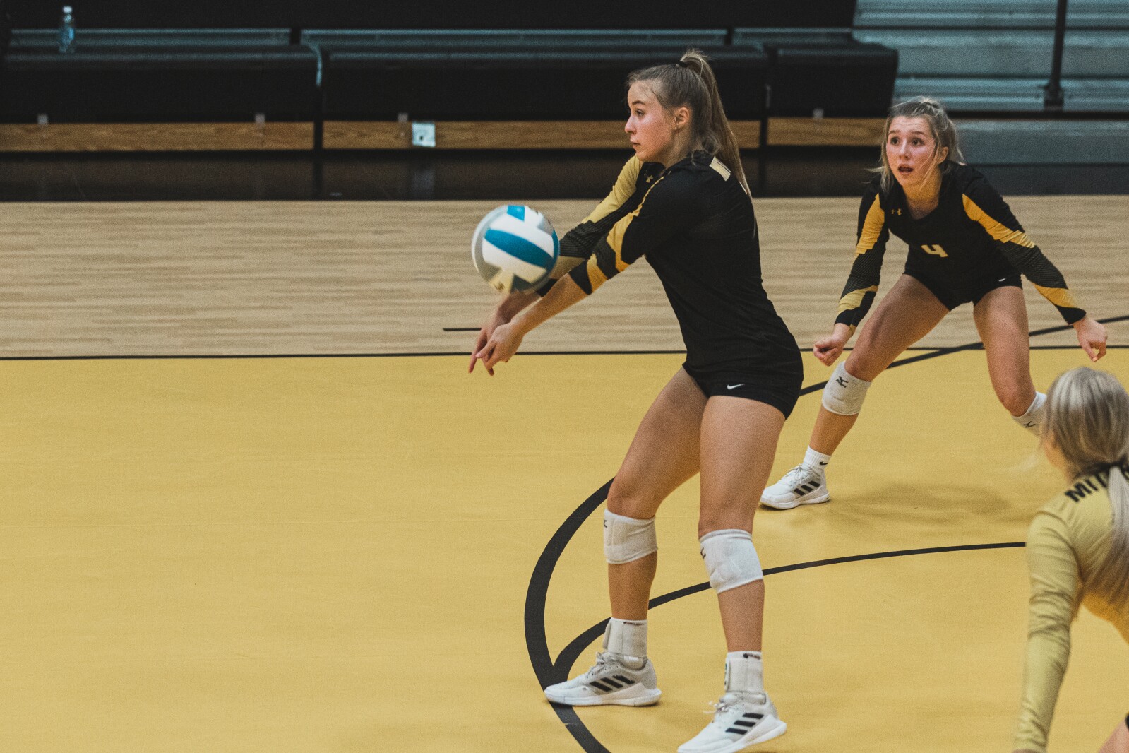 9-29-22VolleyballMitchellvsRoosevelt-48.jpg