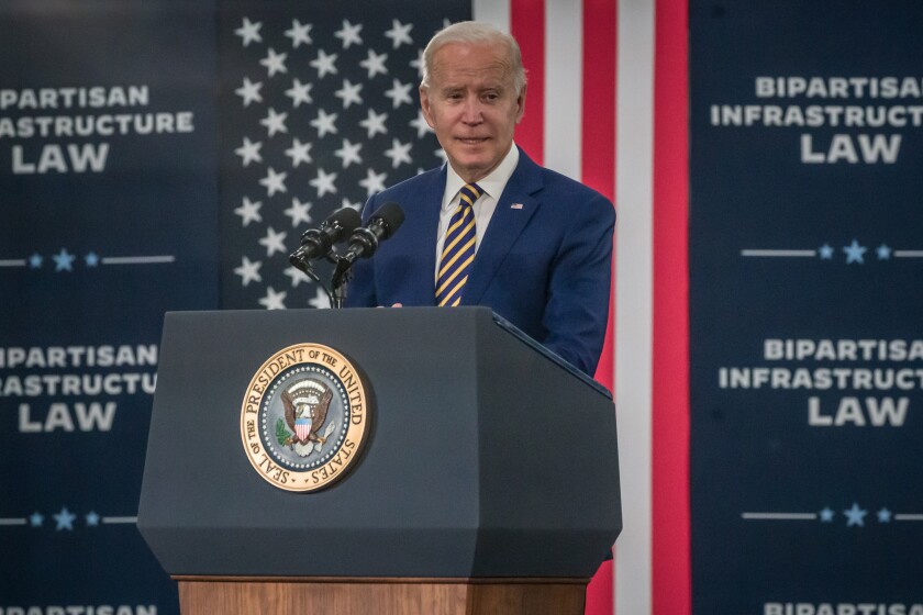 113021-BIDEN-VISIT-DAKOTA-COUNTY-02857.jpg