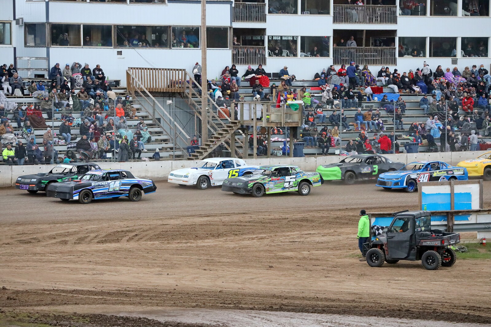 Cars race at North Central Speedway