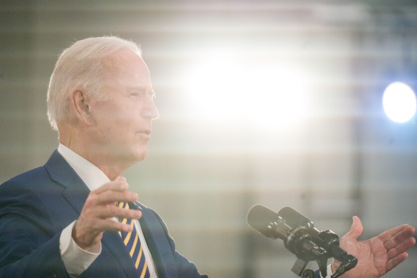 113021-BIDEN-VISIT-DAKOTA-COUNTY-03116.jpg