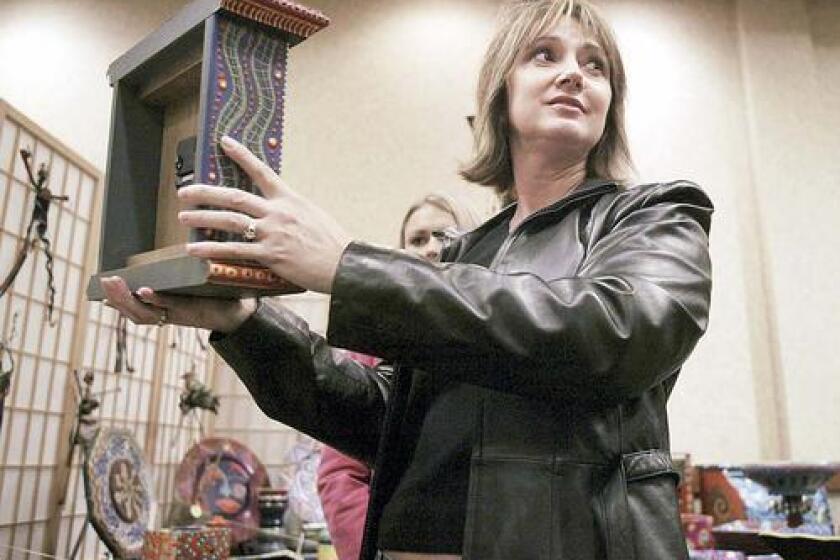 200410231023artshowfea1.jpg