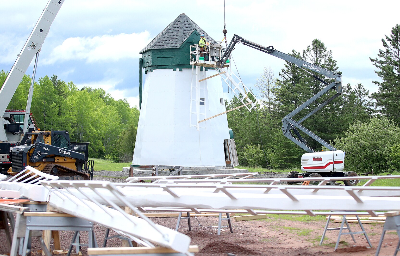 Final pieces of Davidson windmill move into place Superior Telegram