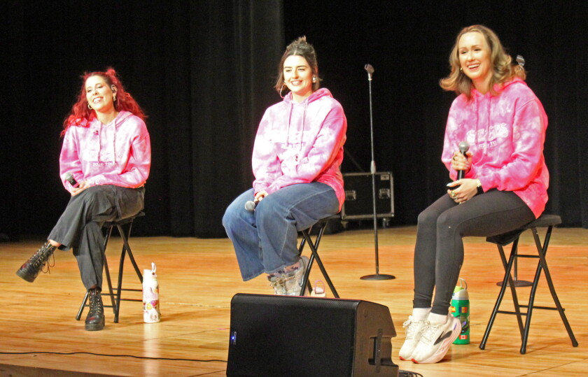 She Gees She Gees introduce high school audience to '70s sound - Park Rapids ...