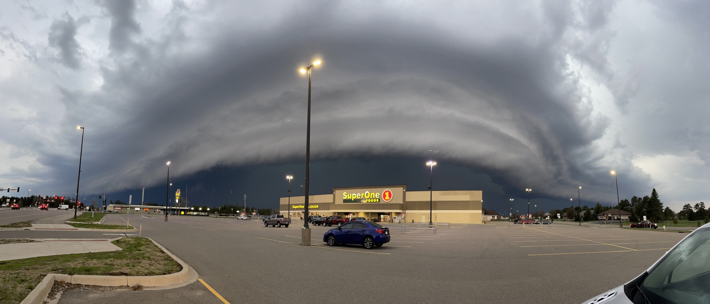 Shelf cloud above Super One