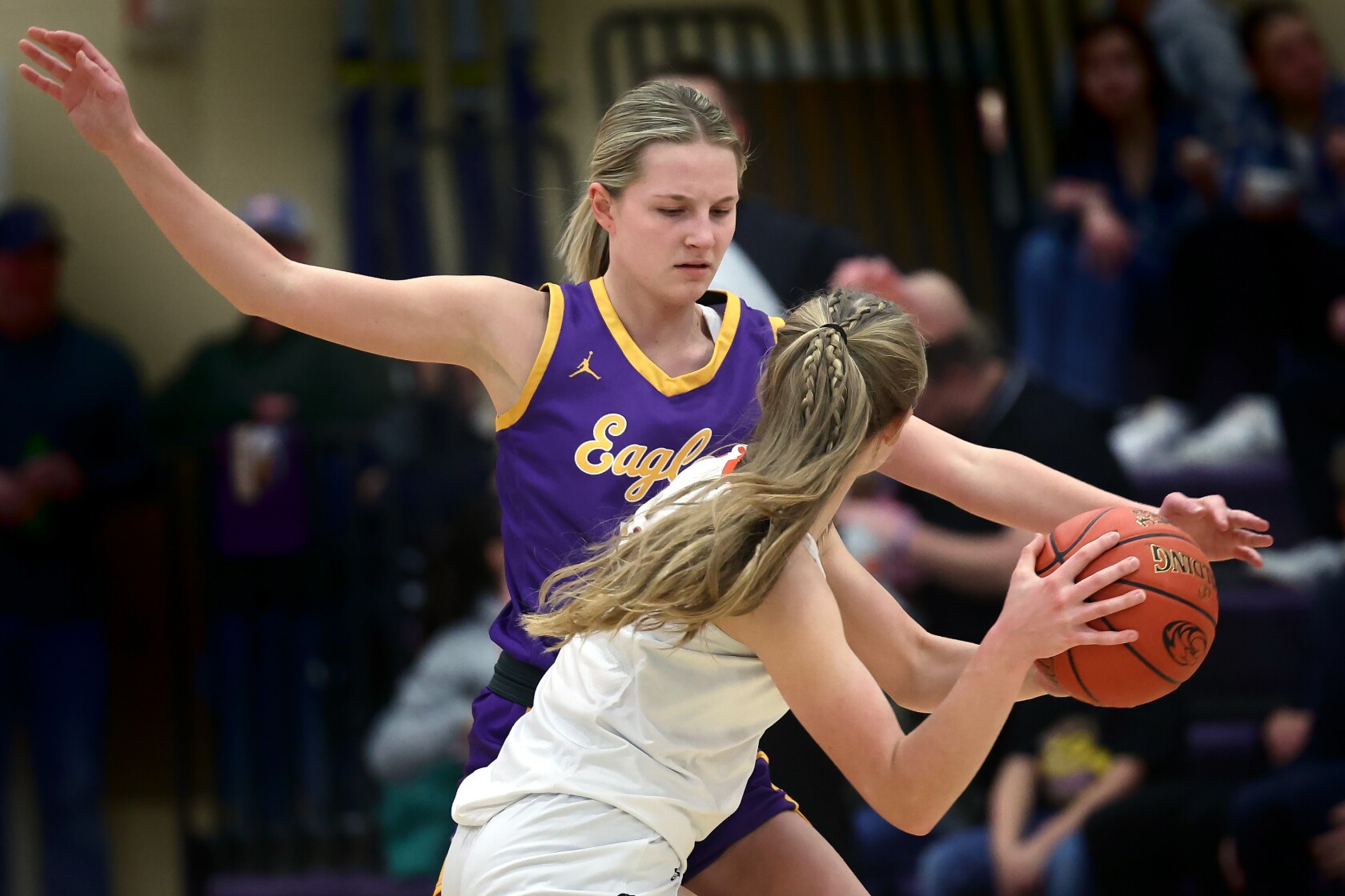 Sacred Heart reaches 10 wins after shutting Warren-Alvarado-Oslo down ...