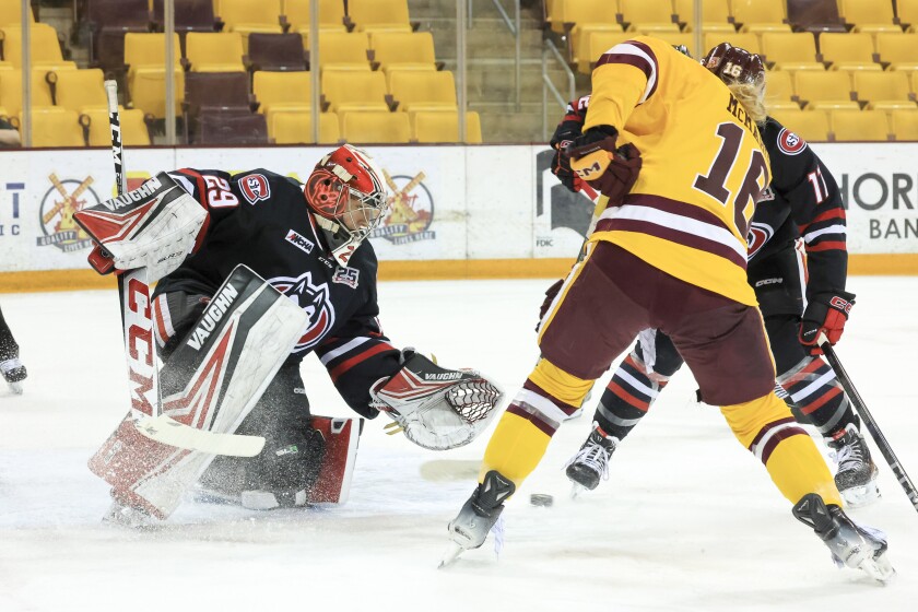 college women play ice hockey