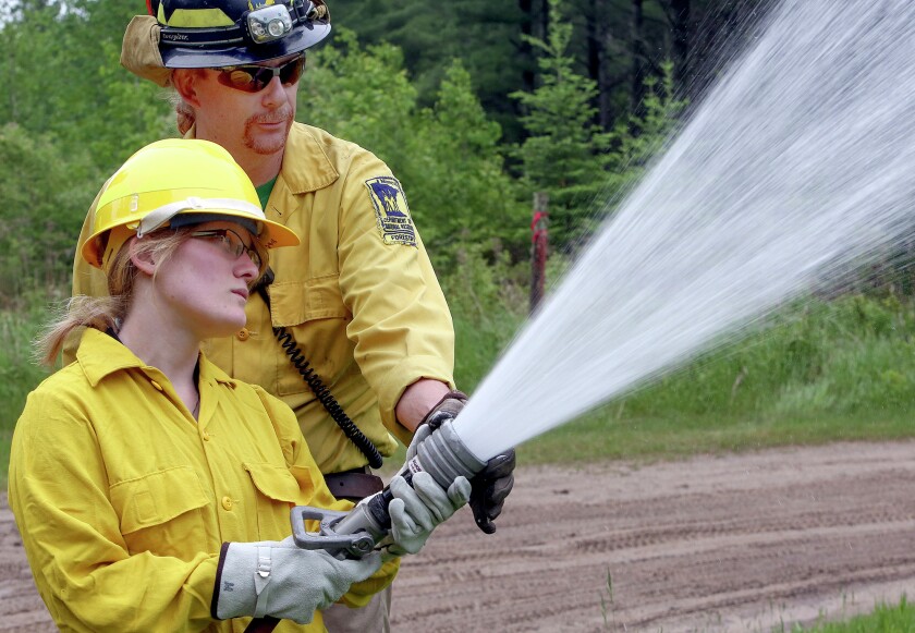 Firefighters-in-training learn to battle wildland blazes - Duluth News ...