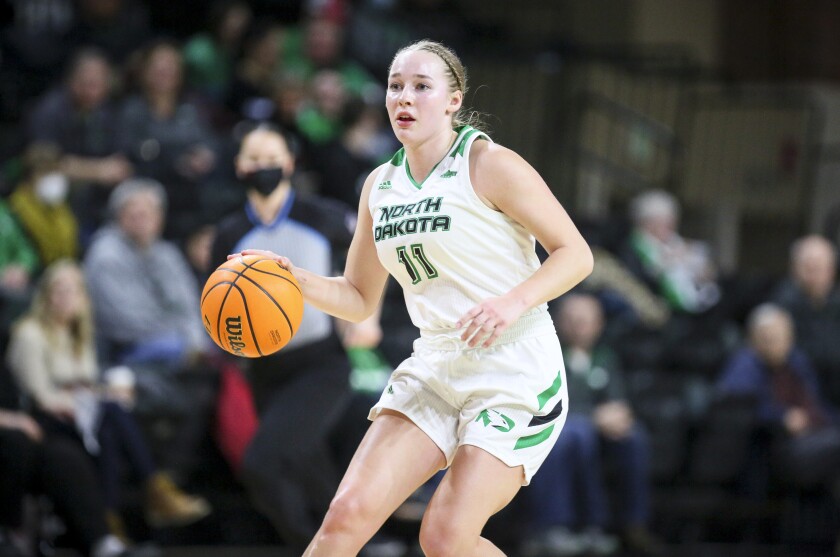 012122 S GFH UNDWBB KacieBorowicz01.jpg