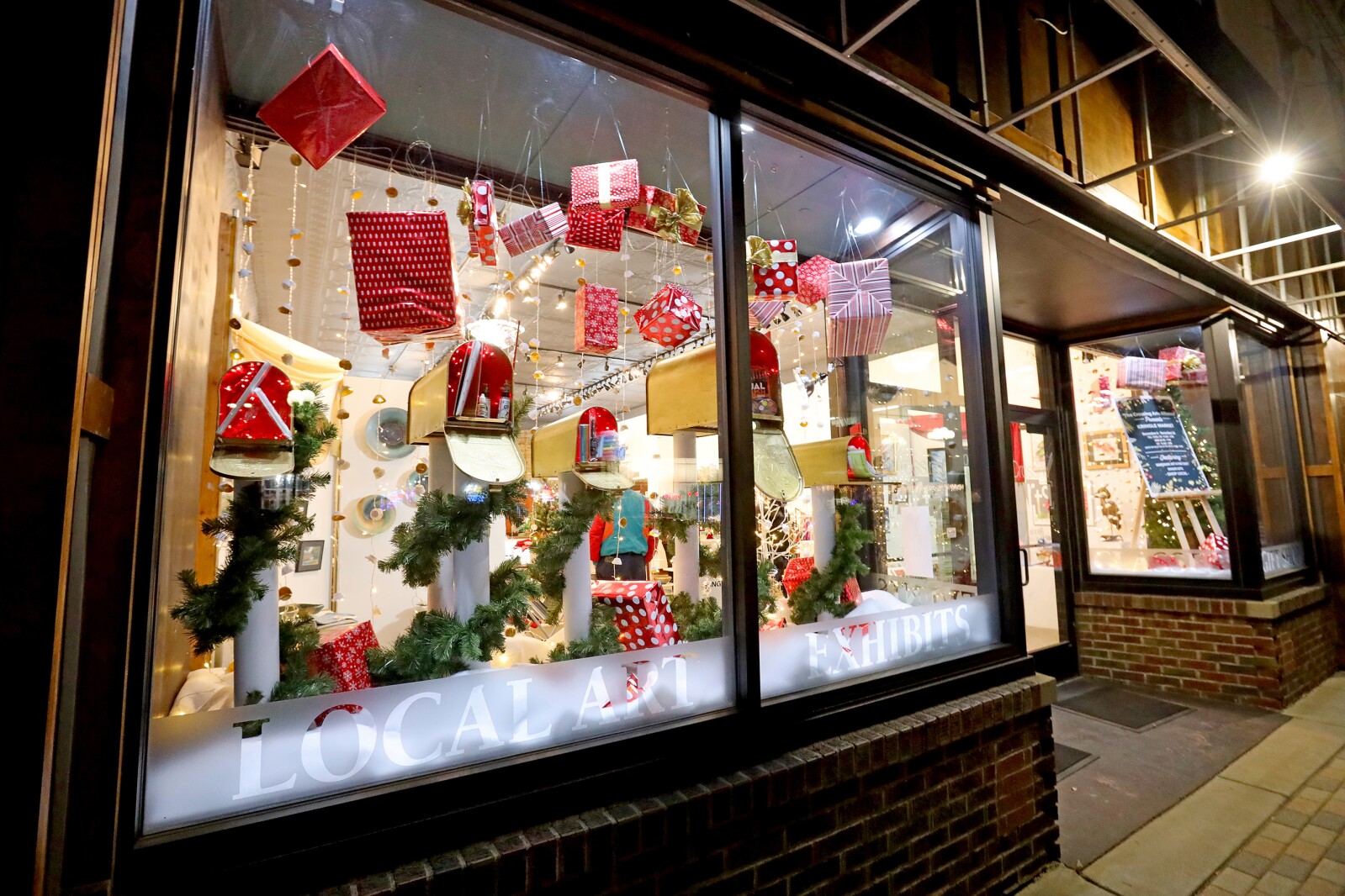 Hometown Holidays Window Walk and Tree Lighting Gallery (10).jpg