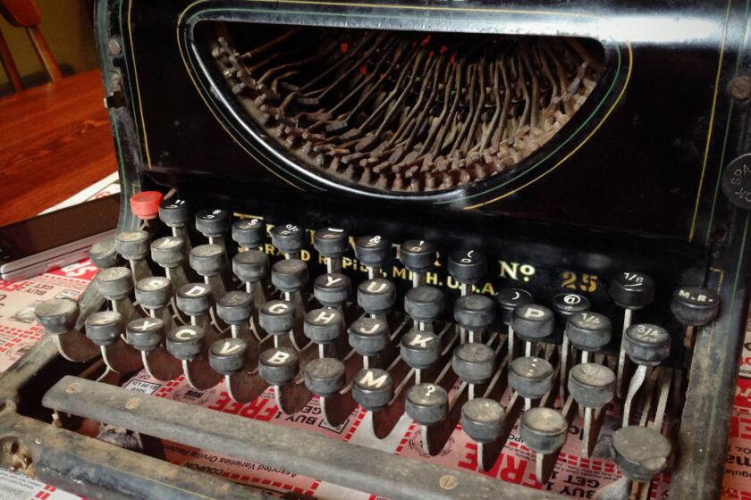 Caligraph 2 Typewriter - Antique Typewriters