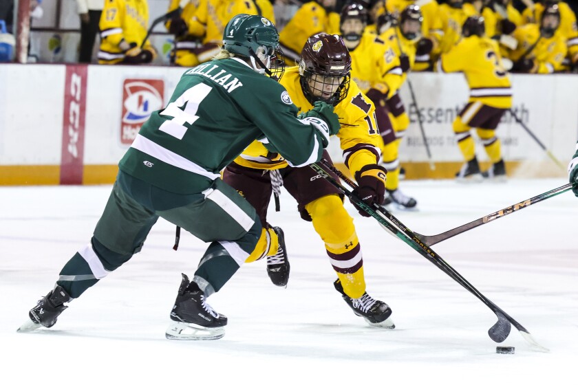 college women play ice hockey