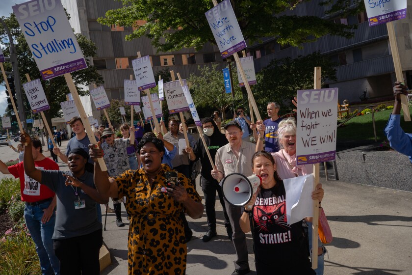 Food Service Workers Picket