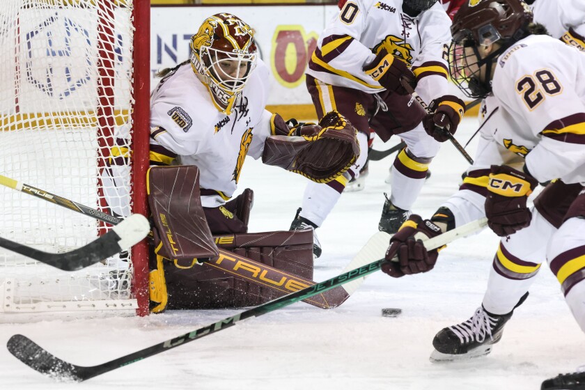 college women play ice hockey