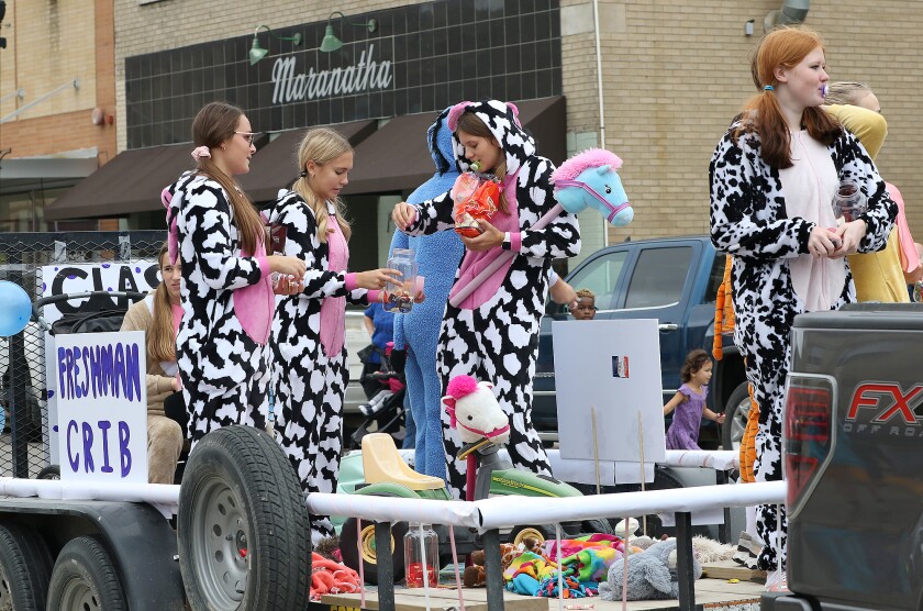 jhs homecoming parade class of 2026 091622.jpg