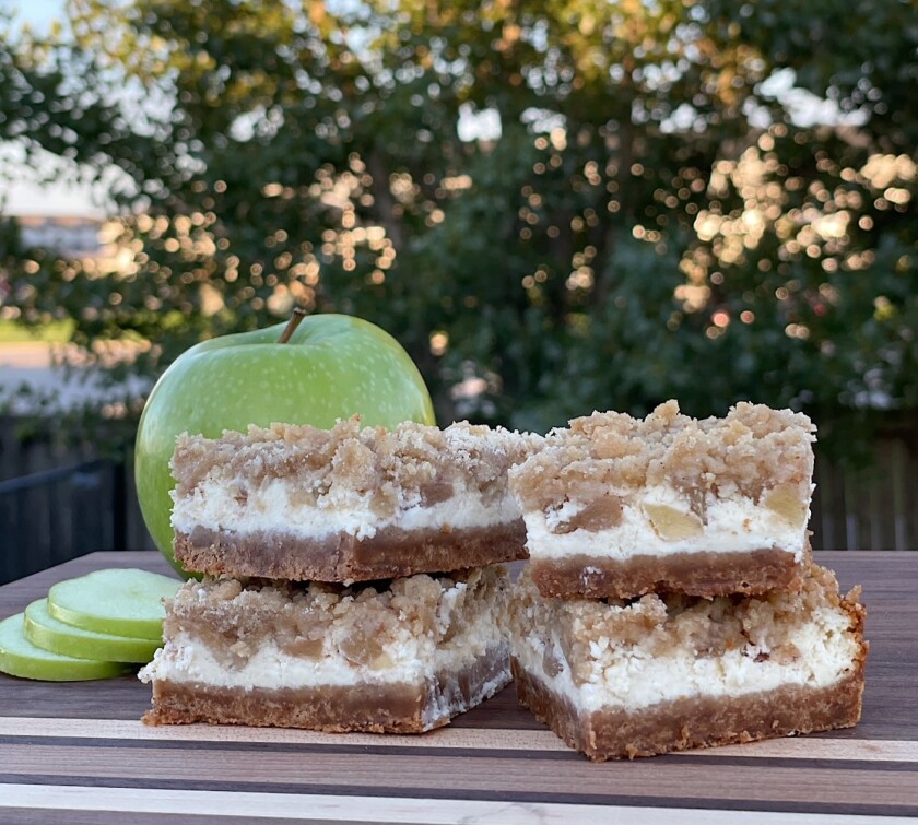 112221.B.FF.MAGGIEMAE-apple.jpg