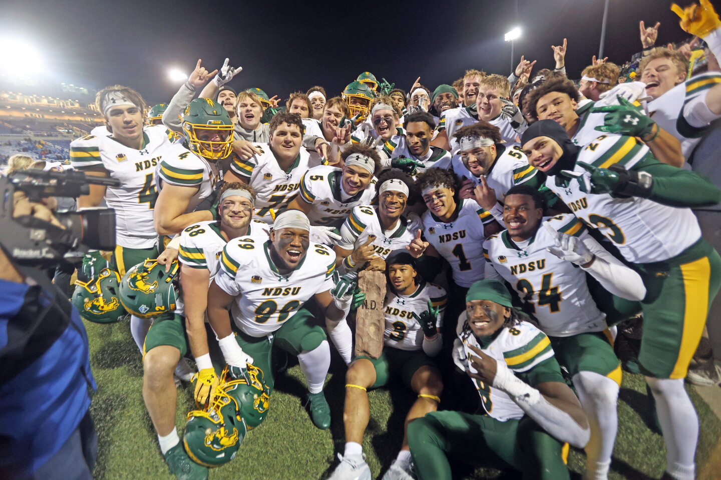 Nd Spoit Photos: Scenes from decisive Bison victory in Dakota Marker rivalry ...