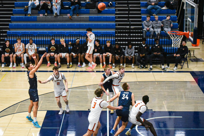Cade Riewer On his night, Jaxon Boschee drops 46 and hits buzzer-beater in ...