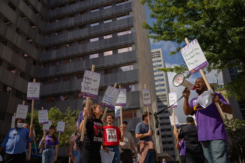 Food Service Workers Picket