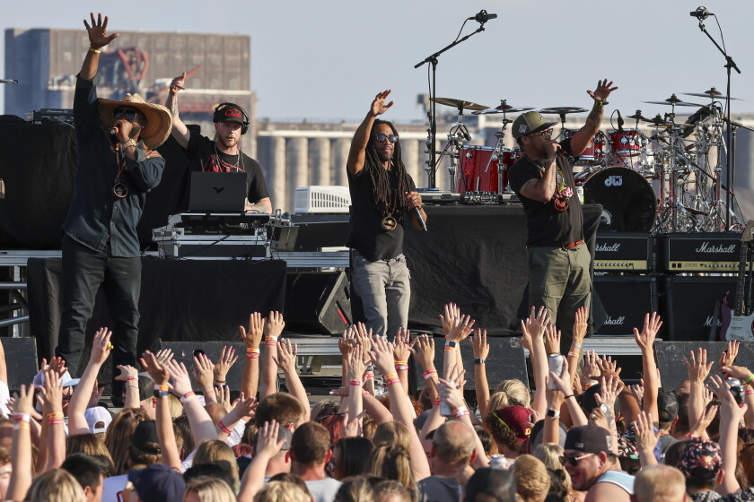 Flo Rida Western Review: Flo Rida goes late, gets 'Low' at Bayfront Festival Park ...