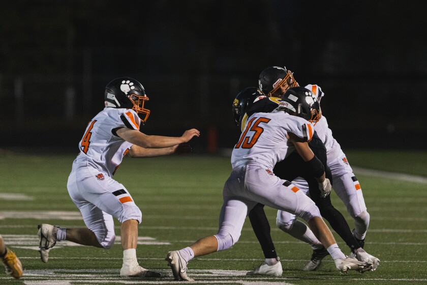 10-14-22PrepFootballHuronvsMHS-10.jpg