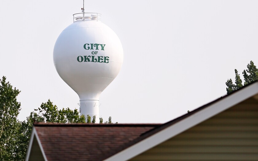 Oklee water tower.jpg