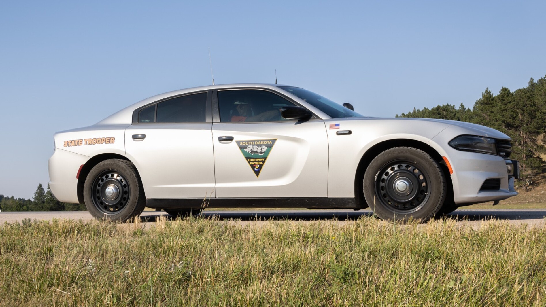 Montana man killed after truck, camper rolls over in Sioux Falls