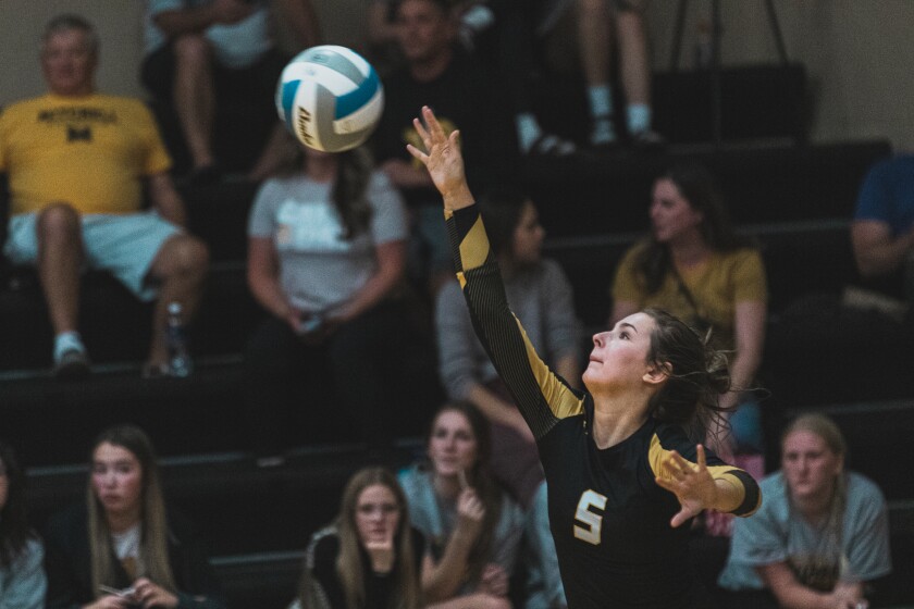 9-29-22VolleyballMitchellvsRoosevelt-46.jpg