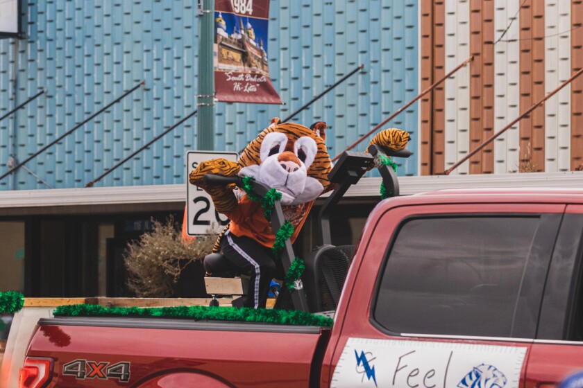 10-1-22DWUBlue&WhiteDaysParade-36.jpg